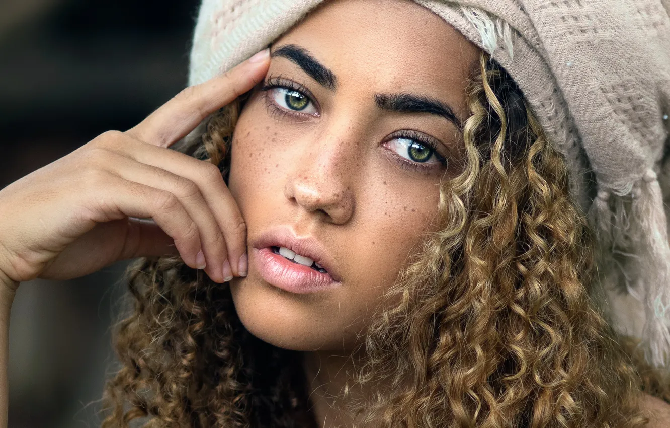 Photo wallpaper freckles, curls, sponge, Andrea
