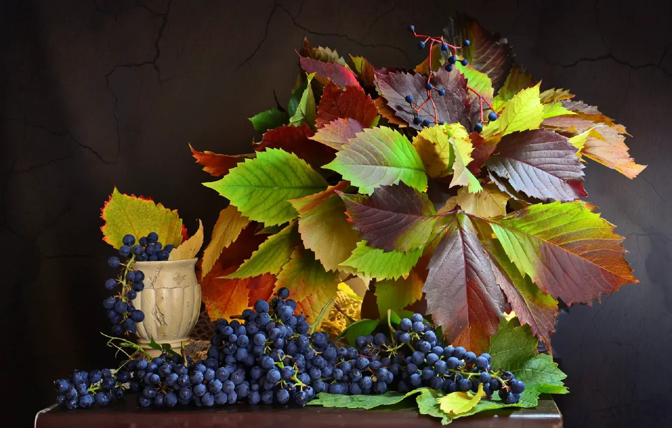 Photo wallpaper leaves, berries, grapes, bunches
