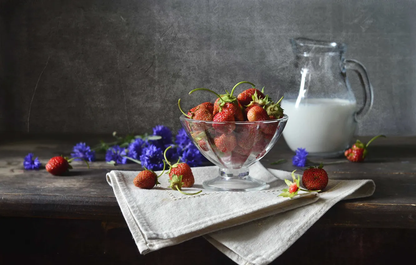 Photo wallpaper milk, strawberry, cornflowers