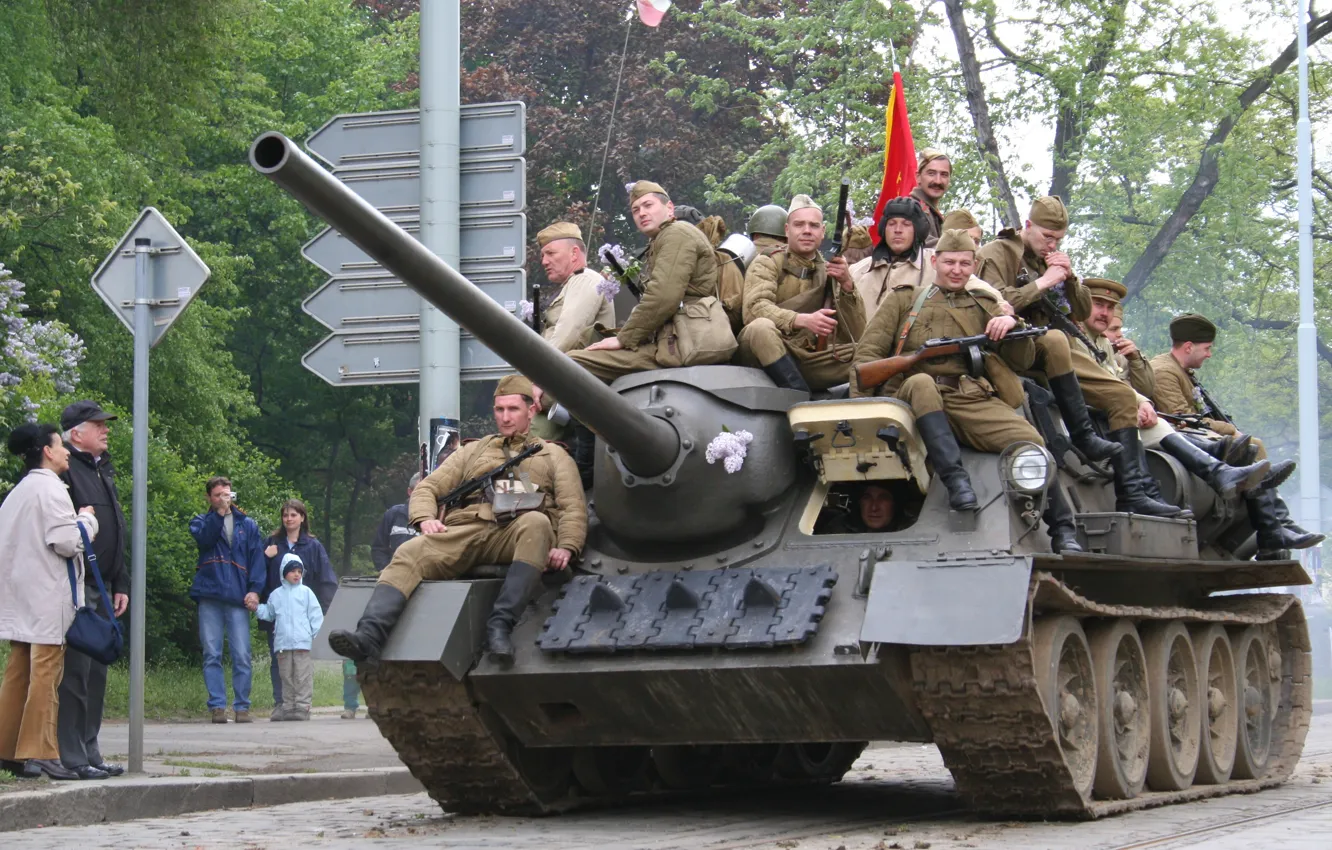 Photo wallpaper Prague, soldiers, history, SU-100, PT-ACS, reconstruction, Liberation of Prague