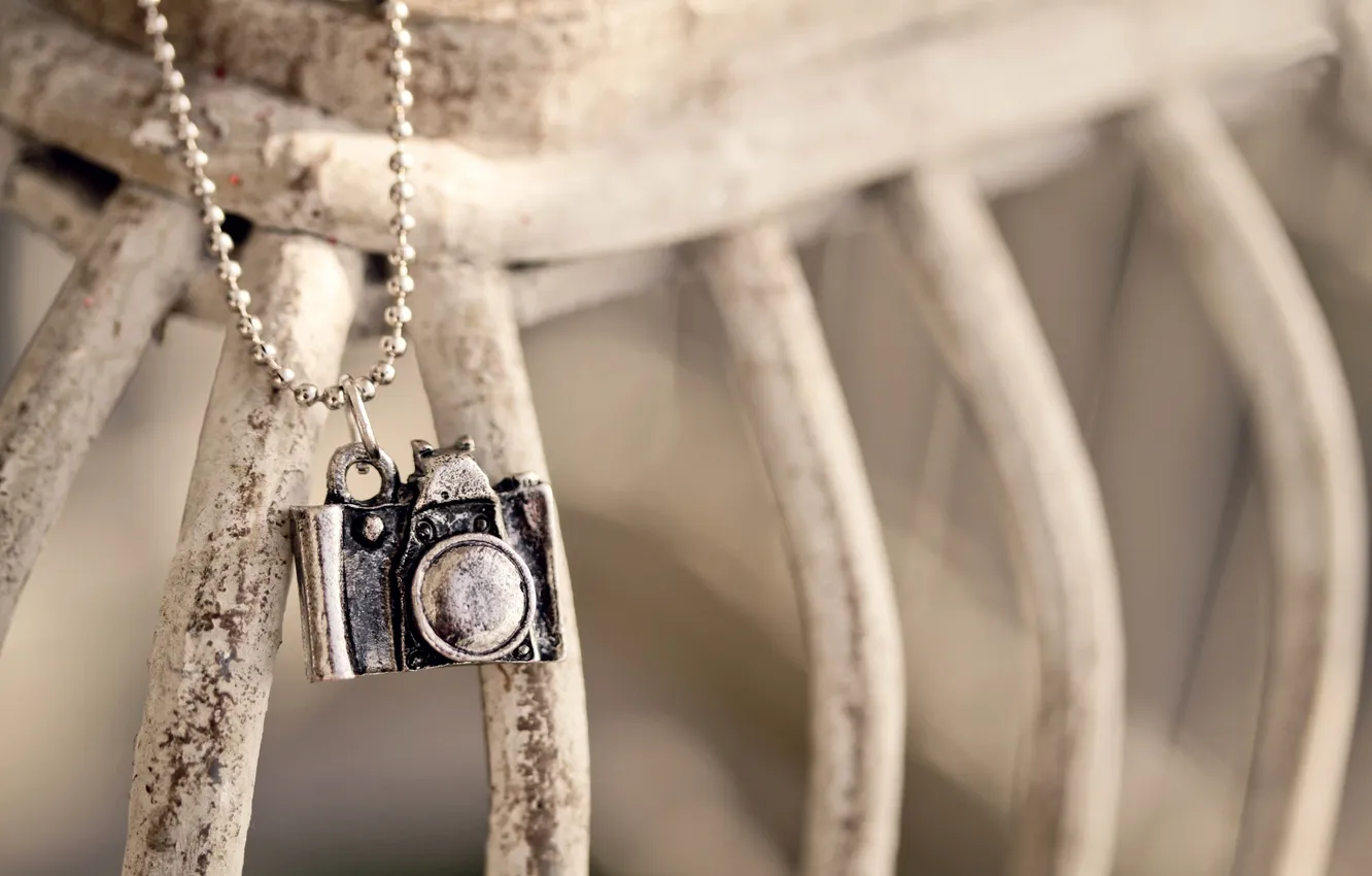 Photo wallpaper metal, the camera, chain, suspension