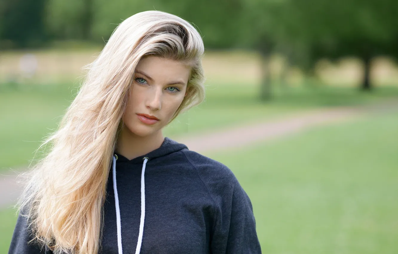 Photo wallpaper look, girl, the sun, trees, Park, background, lawn, model