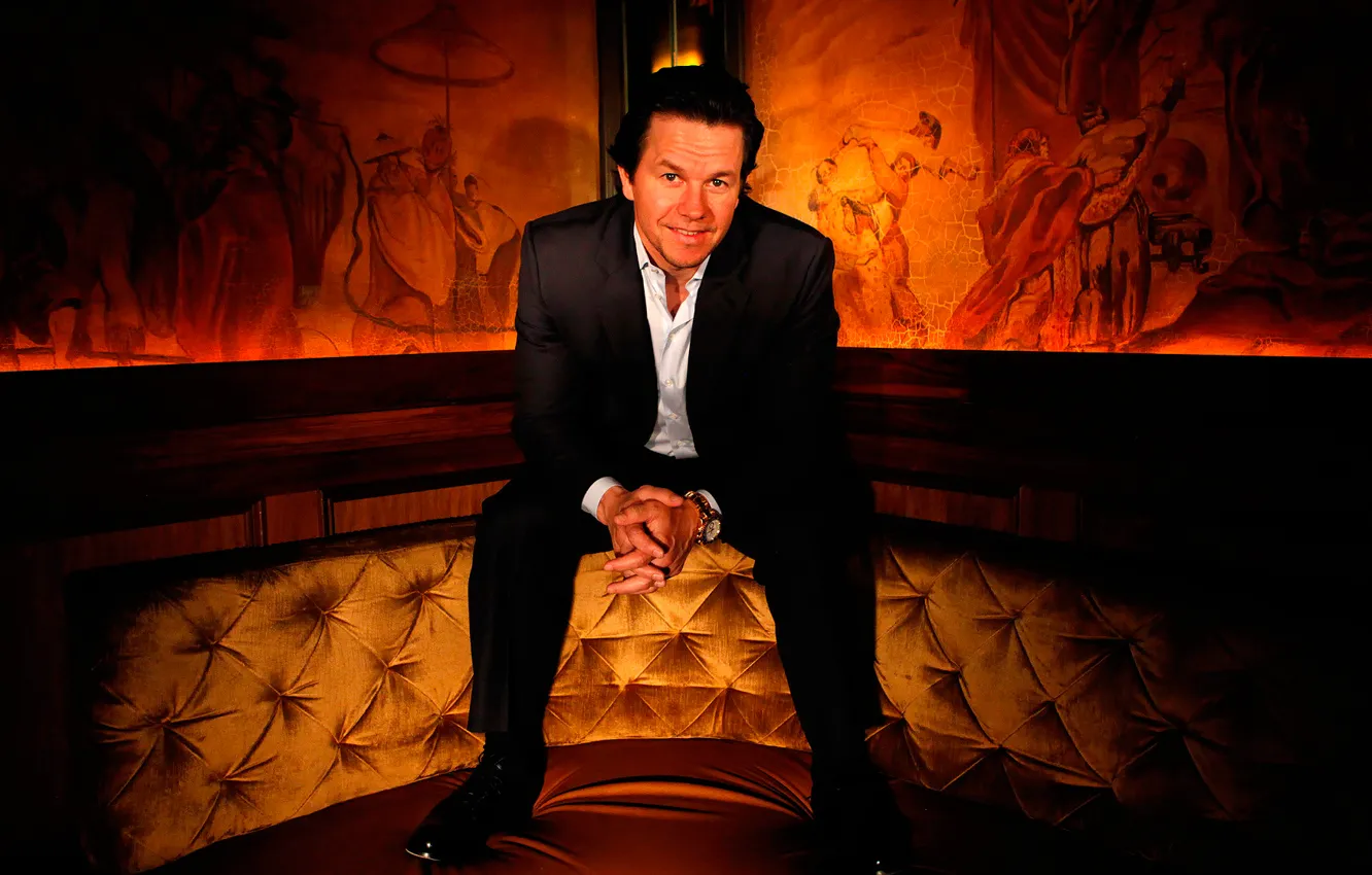 Photo wallpaper photoshoot, Mark Wahlberg, Los Angeles Times, October 2014