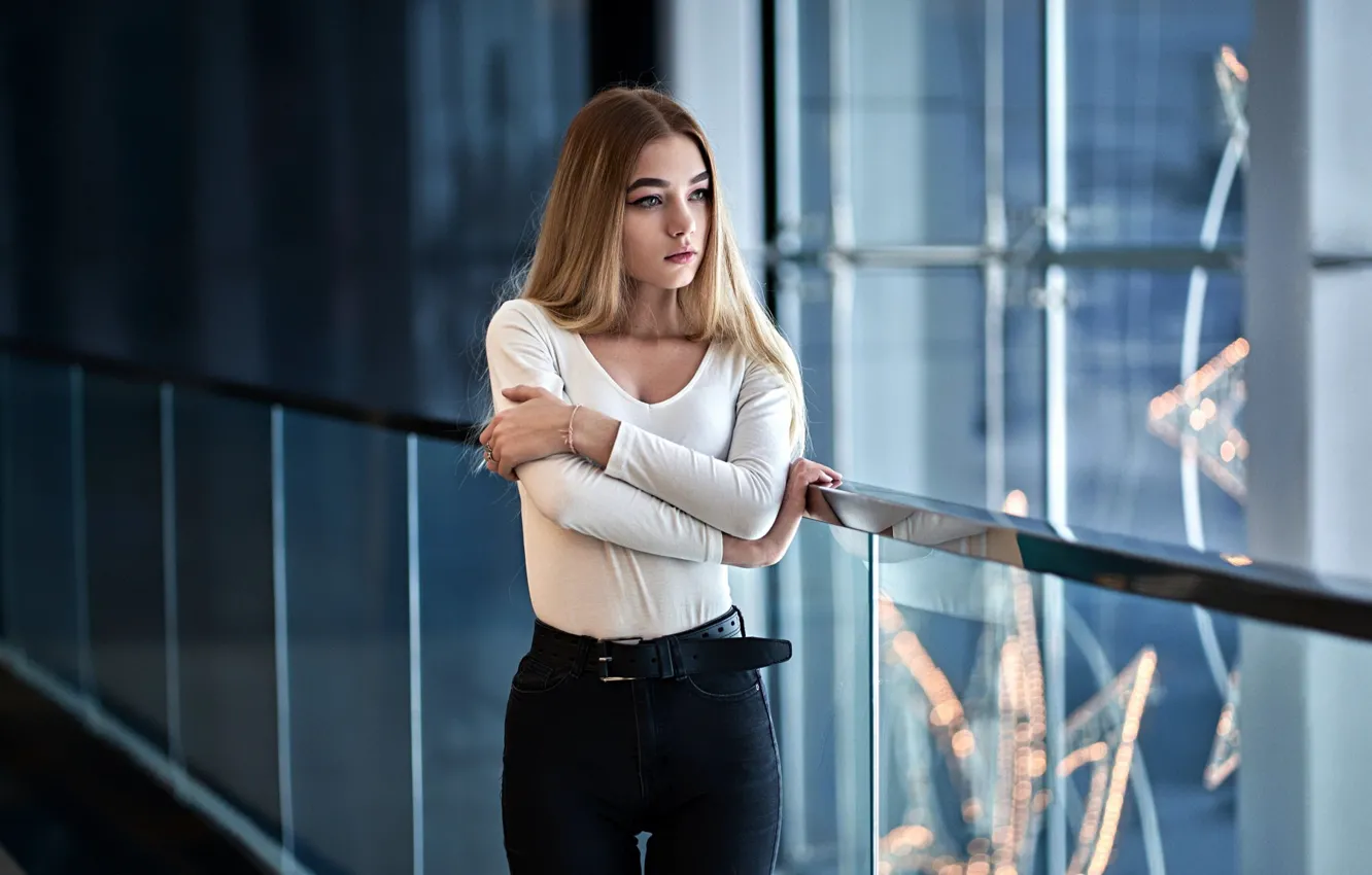 Photo wallpaper pose, model, portrait, jeans, makeup, Mike, figure, hairstyle