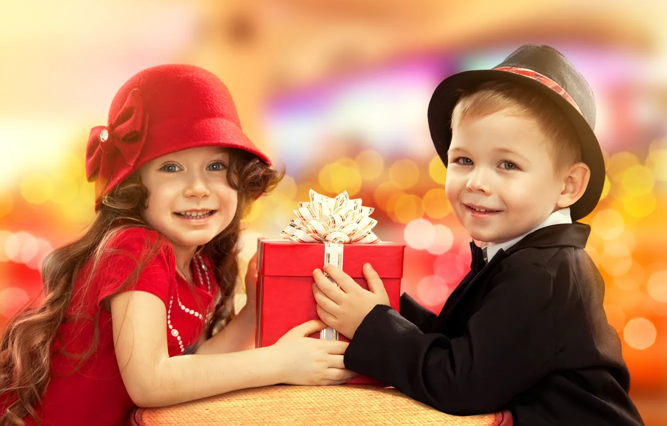 Photo wallpaper children, smile, mood, holiday, gift, boy, girl, hat