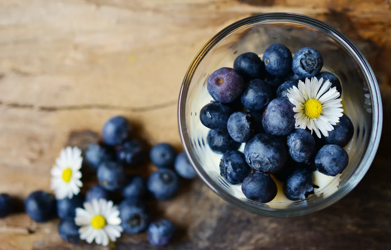 Photo wallpaper glass, flowers, berries, chamomile, blueberries, bowl, Daisy
