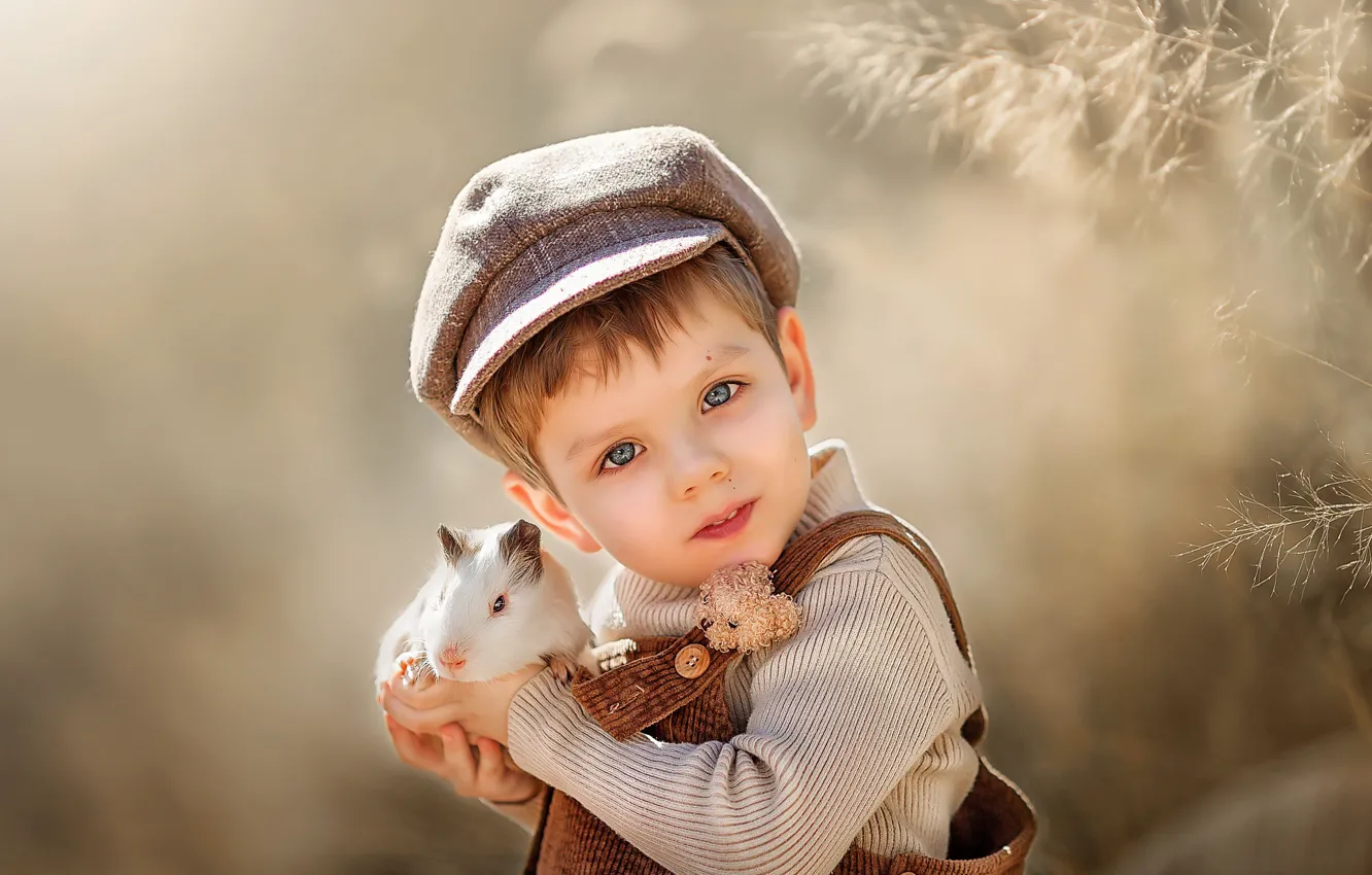 Photo wallpaper look, face, boy, blur, Guinea pig, cap