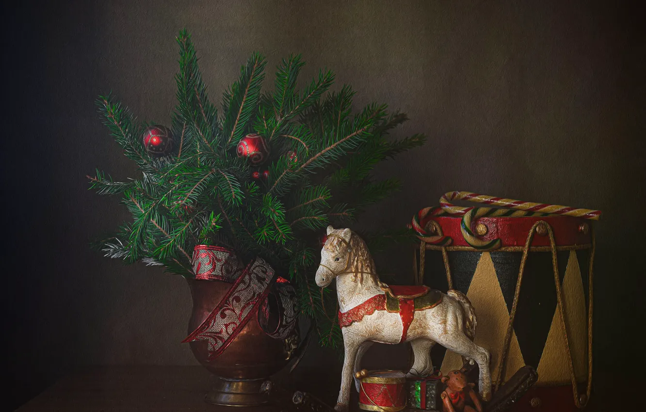 Photo wallpaper balls, branches, the dark background, table, horse, toy, new year, bouquet