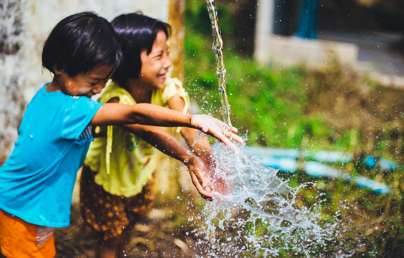 Photo wallpaper water, drops, joy, children, mood, splash