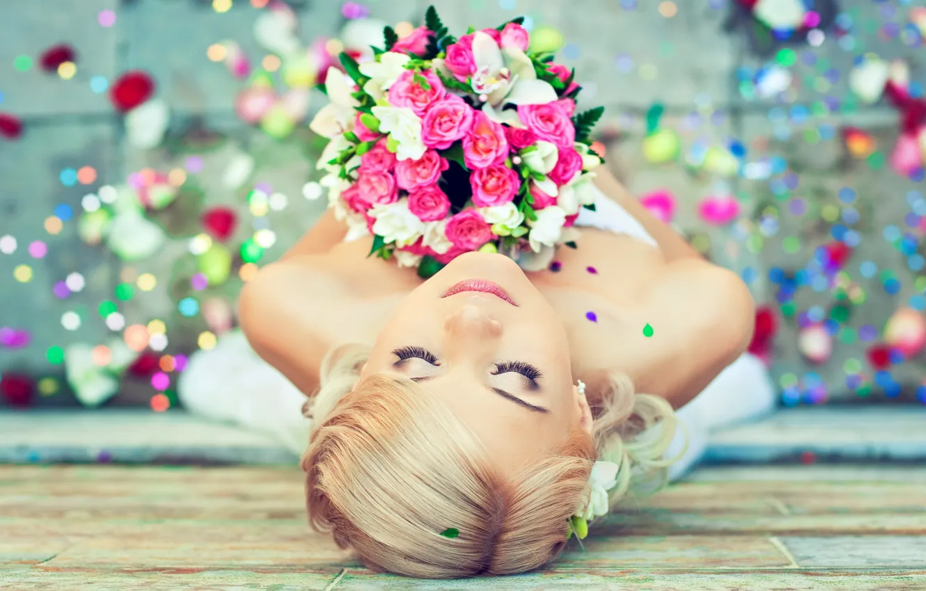Photo wallpaper Flowers, Girl, Face, Eyes, Bouquet, Dress, Holiday, Woman
