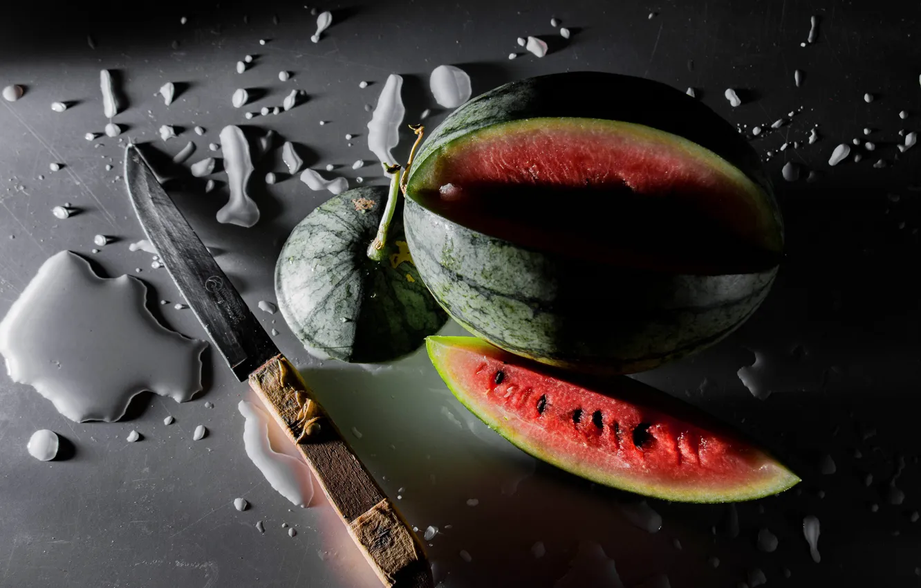 Photo wallpaper drops, light, the dark background, table, watermelon, slice, contrast, knife