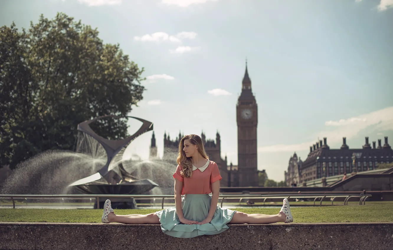Photo wallpaper girl, the city, London, twine, stretching, Marine Fauvet