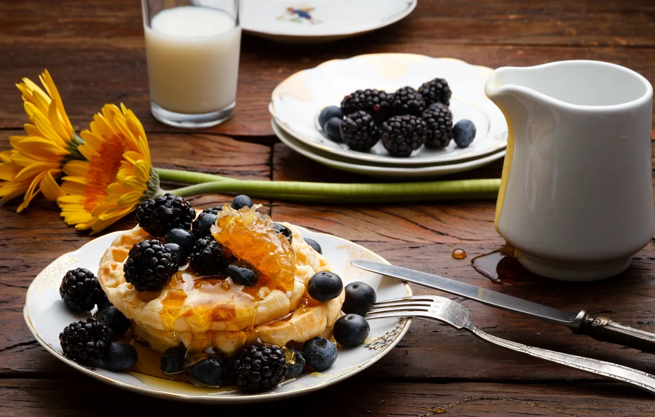 Photo wallpaper flowers, berries, Breakfast, milk, blueberries, honey, plate, pancakes