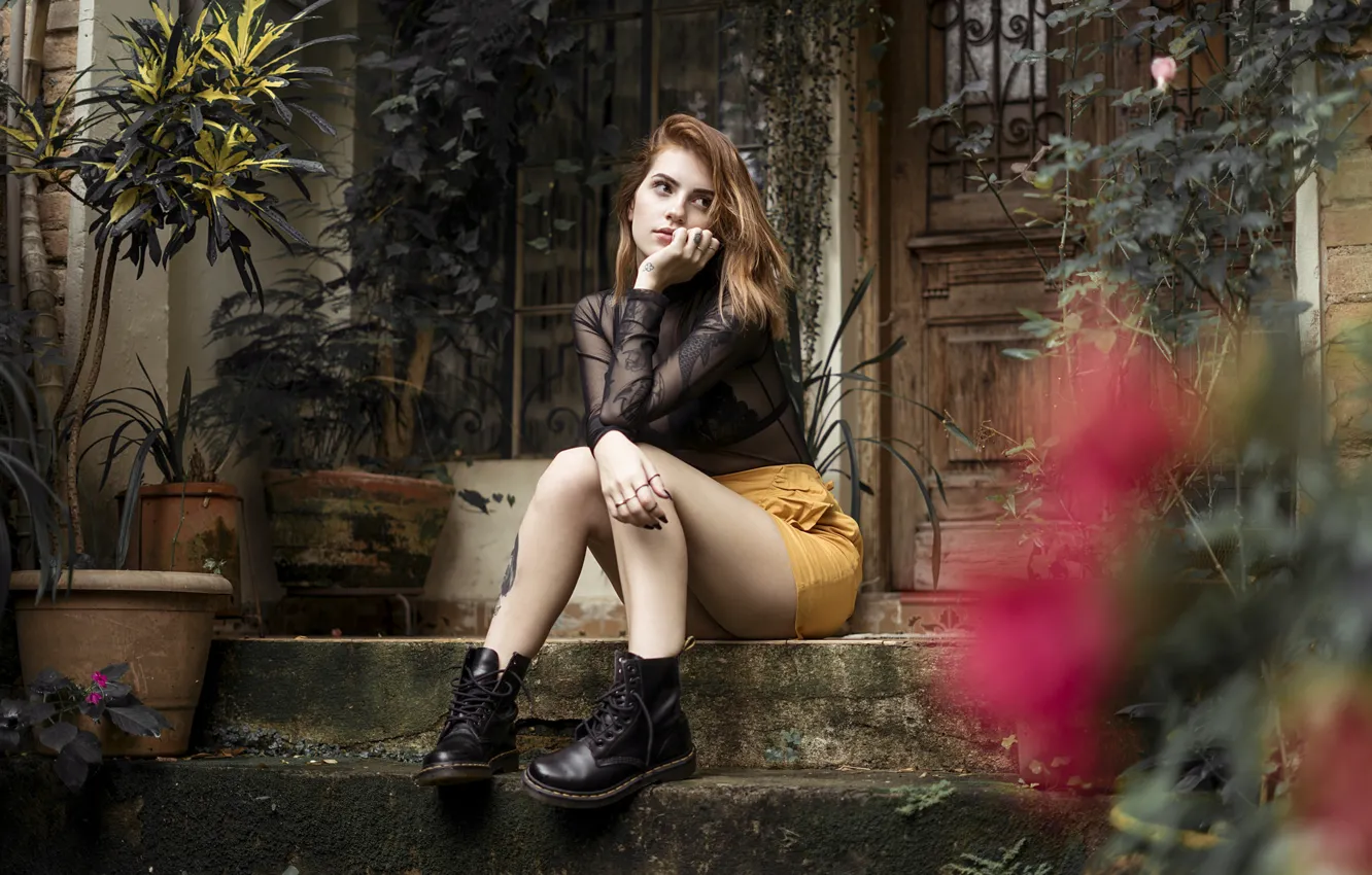 Photo wallpaper red, sitting, Karol Queiroz