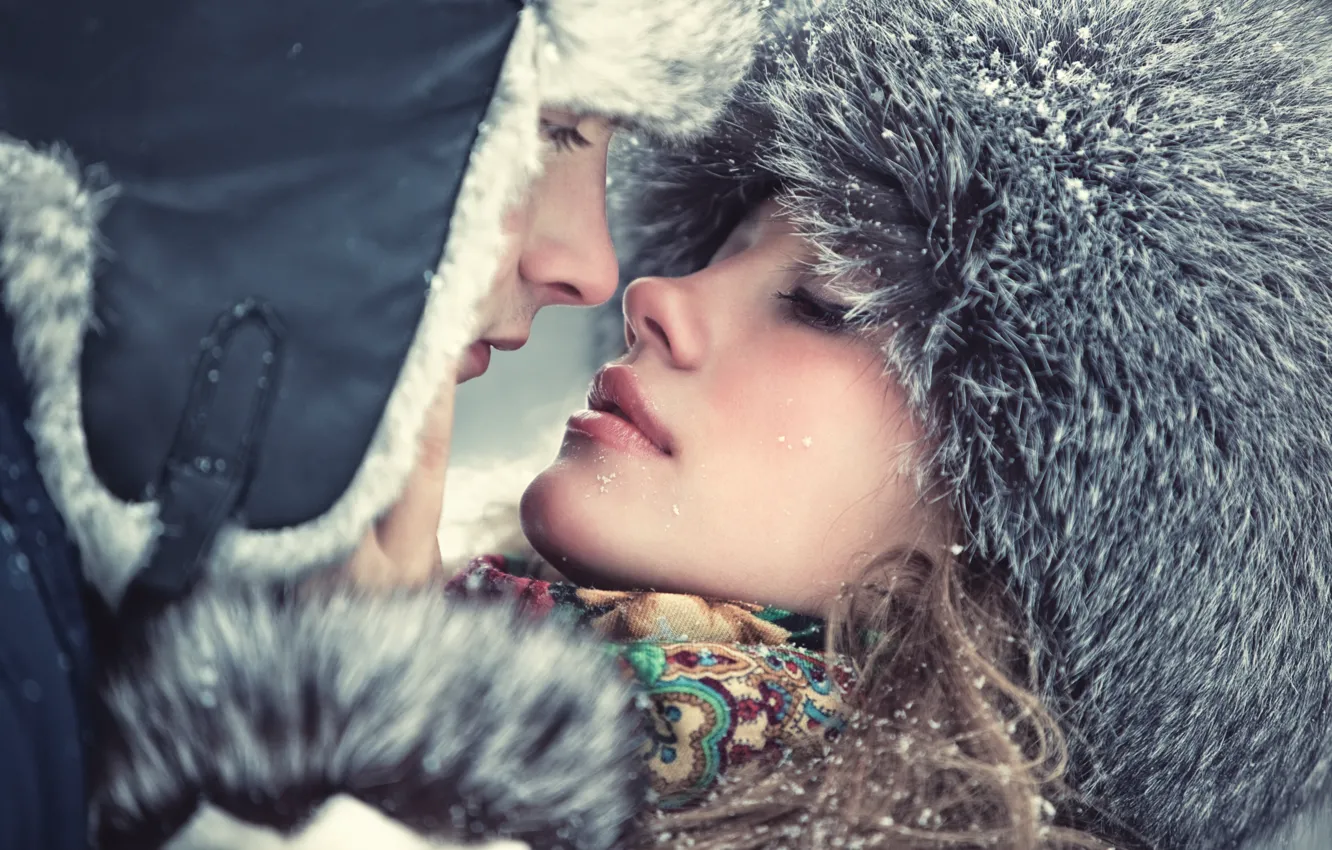 Photo wallpaper girl, hat, kiss, fur, guy, two