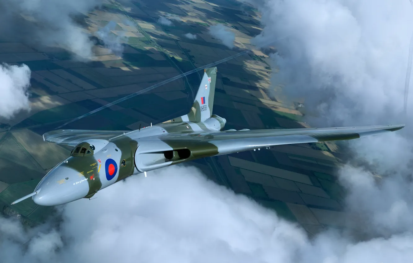 Photo wallpaper clouds, flight, bomber, strategic, RAF, Avro, Vulcan