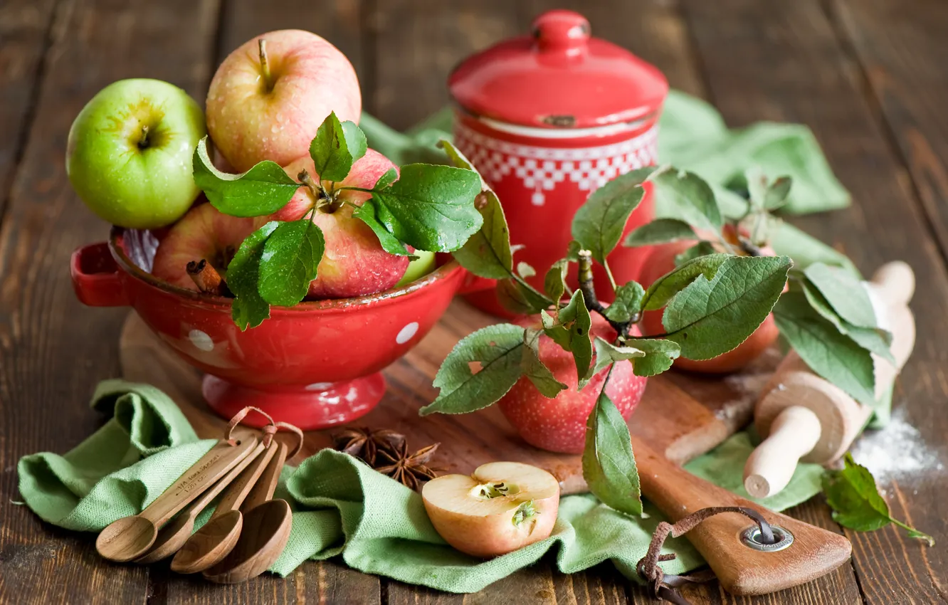 Photo wallpaper leaves, apples, dishes, Board, fruit, cinnamon, red, spoon