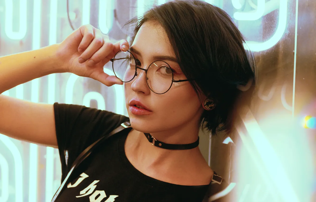 Photo wallpaper look, pose, model, portrait, hands, makeup, Mike, brunette