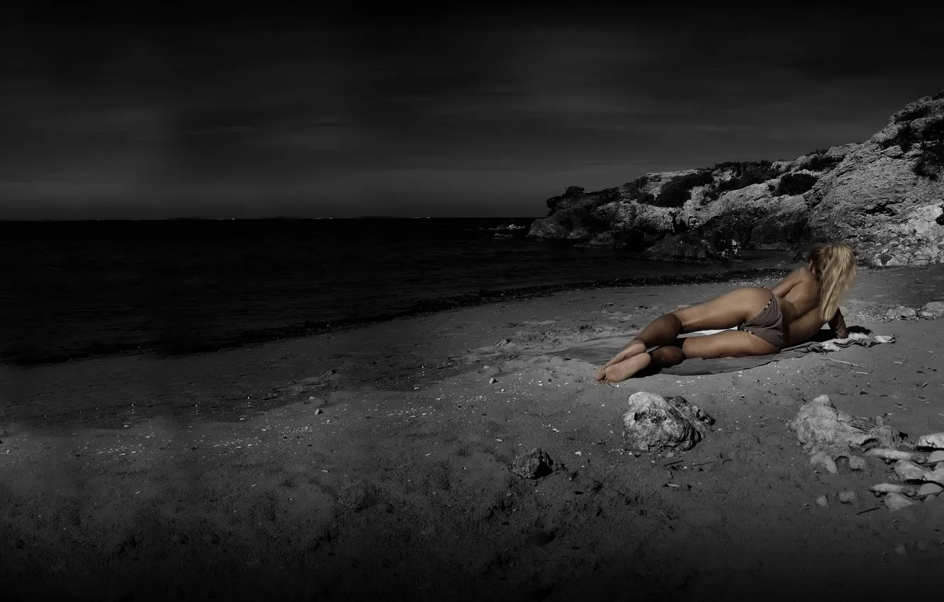 Photo wallpaper sea, girl, night