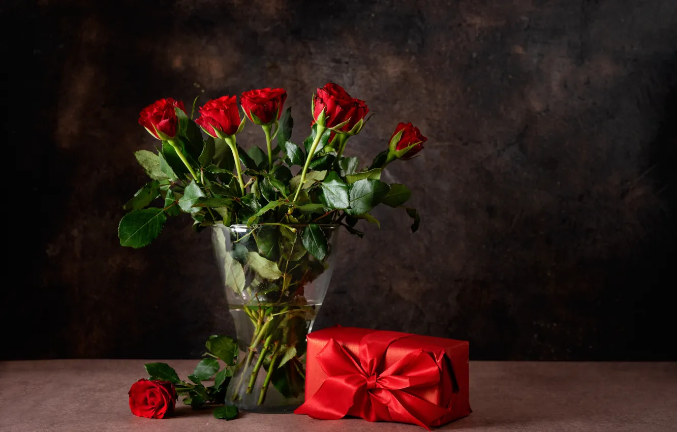Photo wallpaper red, gift, roses, tape, vase