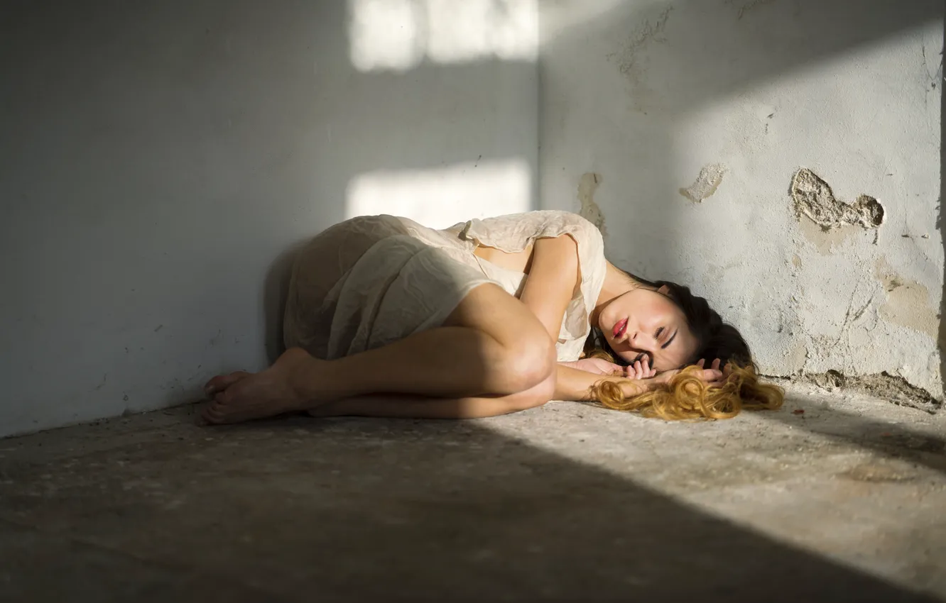 Photo wallpaper girl, wall, lies, on the floor, Alex Tsarfin