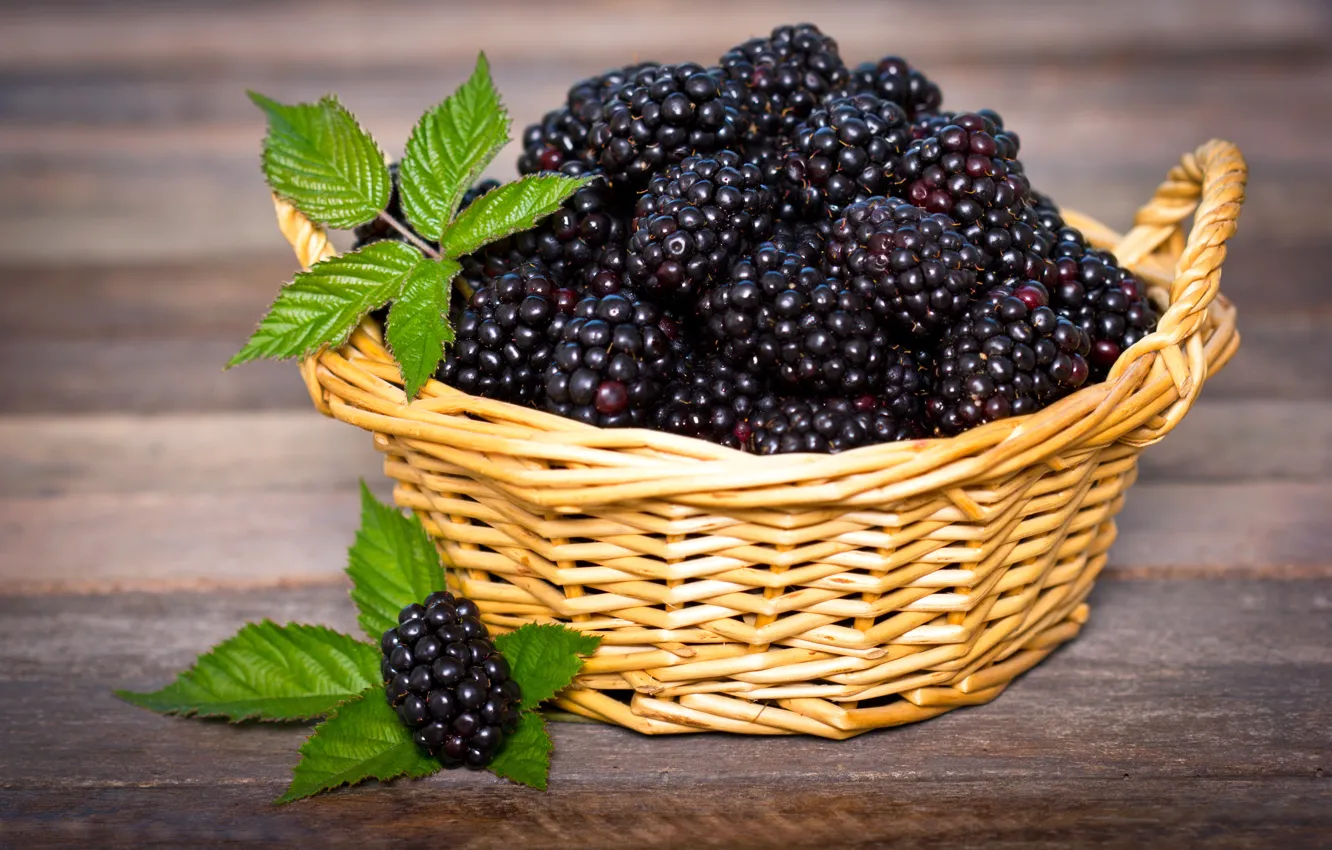 Photo wallpaper leaves, close-up, berries, table, basket, BlackBerry, bokeh