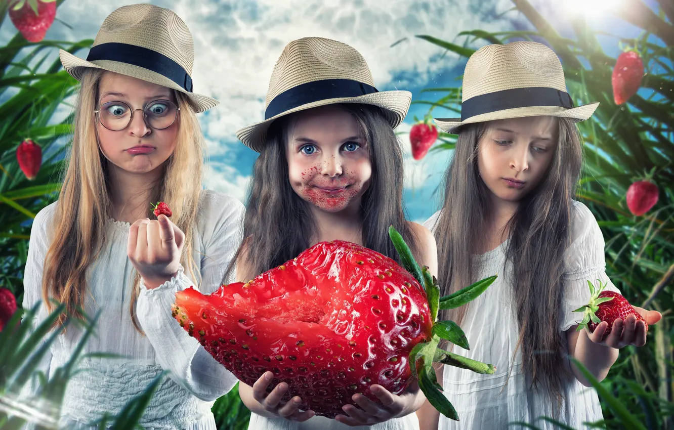Photo wallpaper girls, strawberry, hats, Trinity, berry-giant