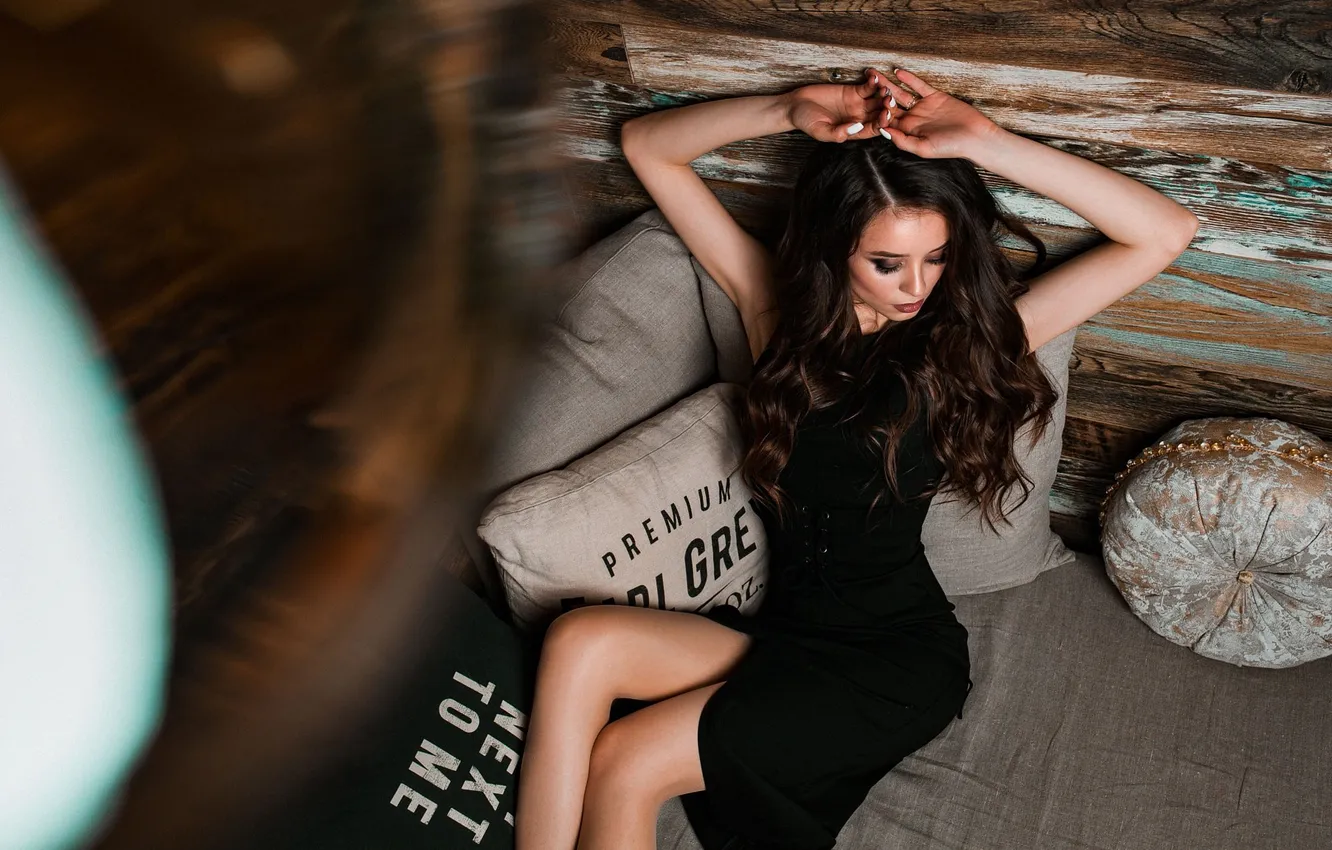 Photo wallpaper sexy, pose, model, portrait, pillow, hands, makeup, figure