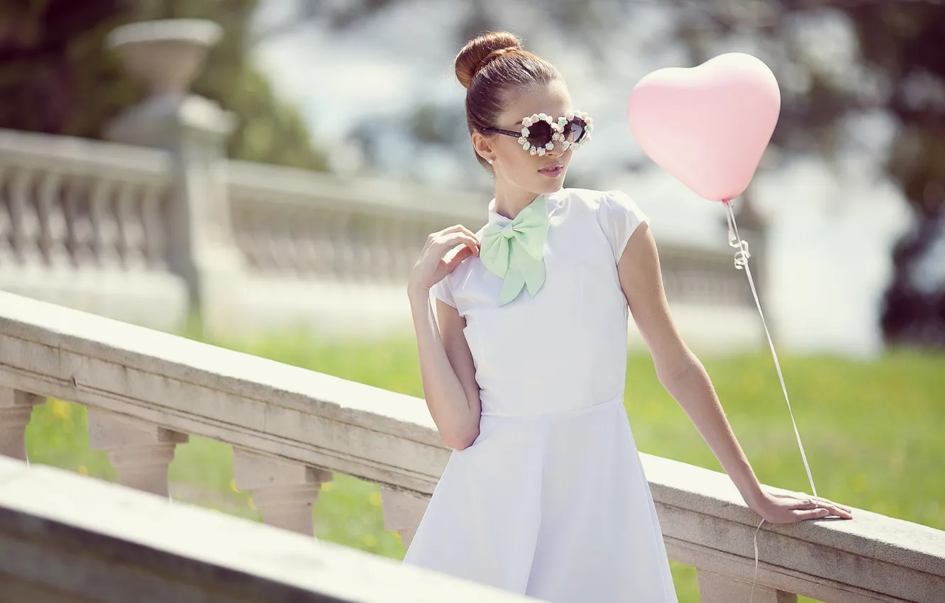 Photo wallpaper girl, balloon, glasses, bow