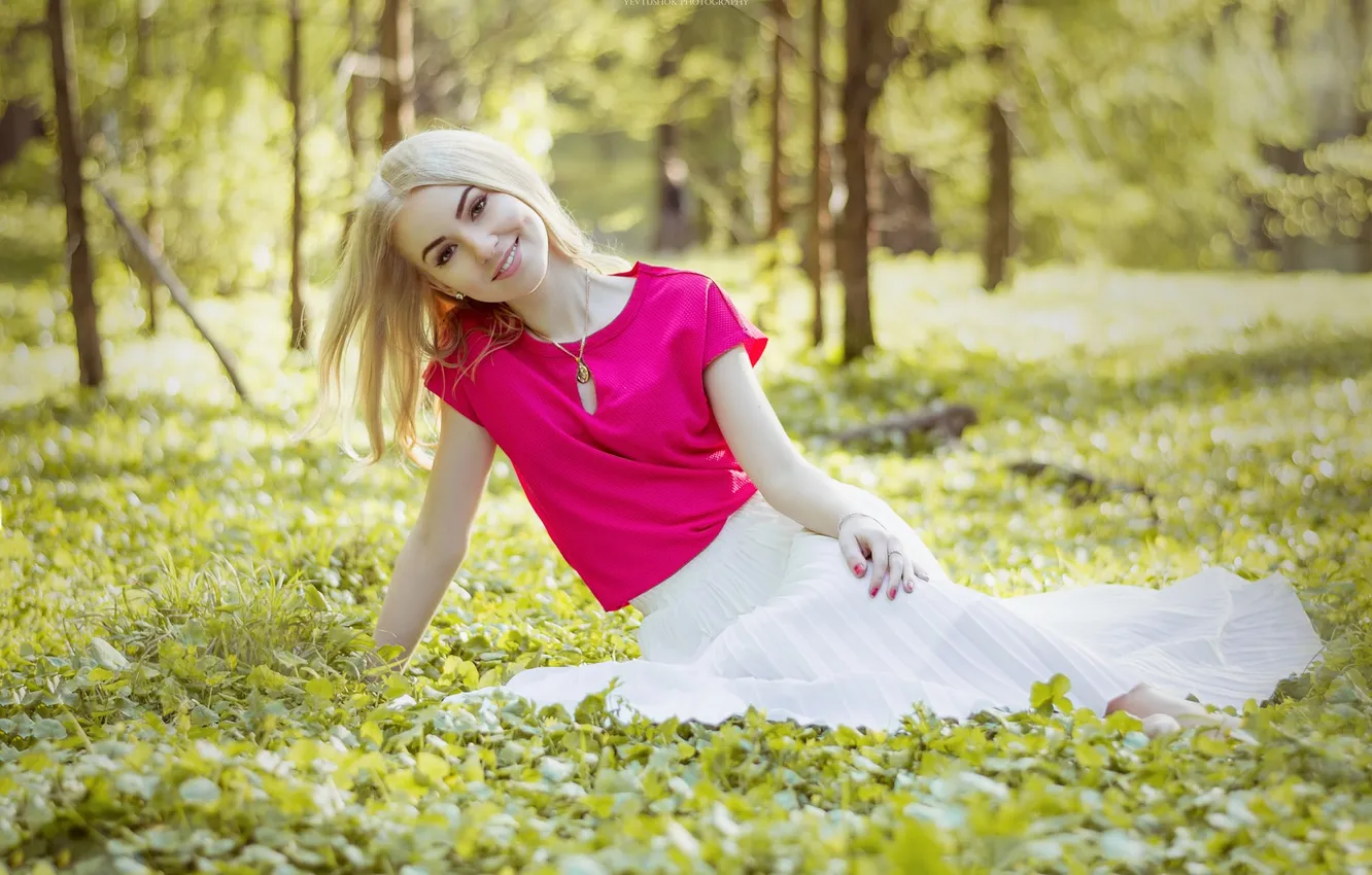 Photo wallpaper girl, sexy, smile, Wallpaper, sweetheart, model, bright, skirt