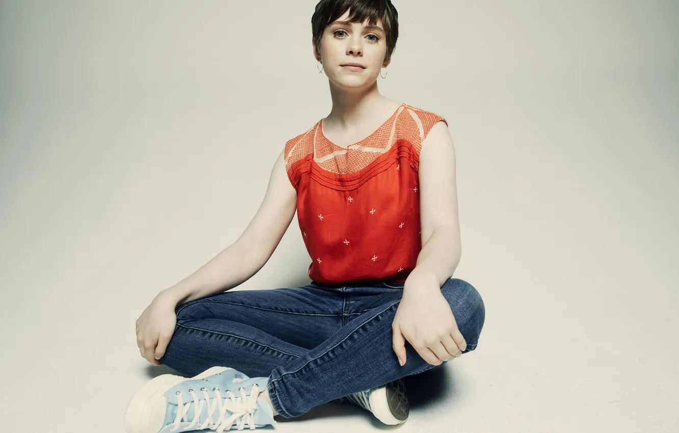 Photo wallpaper girl, short hair, women, sneakers, Sophia Did Lillis