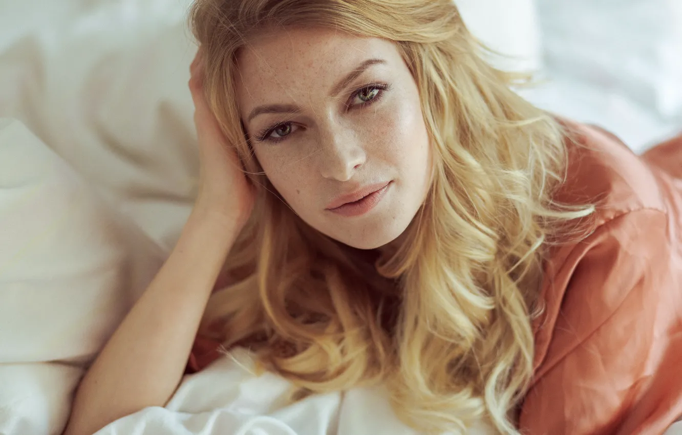 Photo wallpaper look, lips, freckles