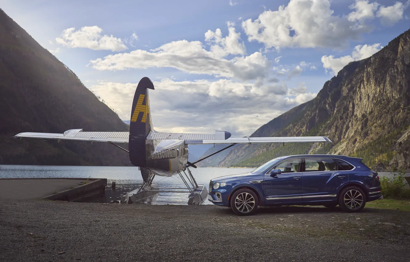 Photo wallpaper Bentley, The plane, Car, Bentley Bentayga, luxury SUV, High wing short take off, De Havilland …