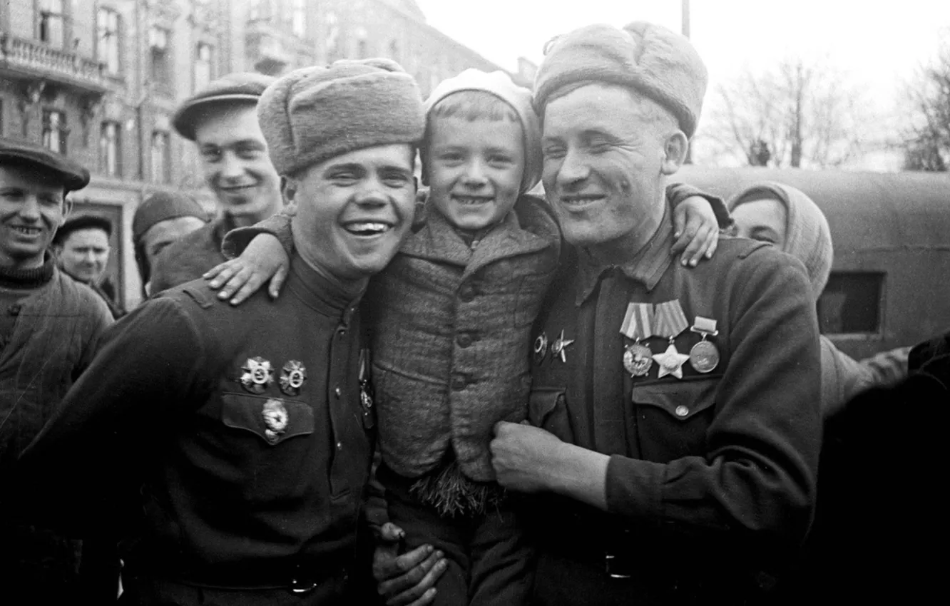 Photo wallpaper joy, smile, soldiers, Victory Day, The Great Patriotic War