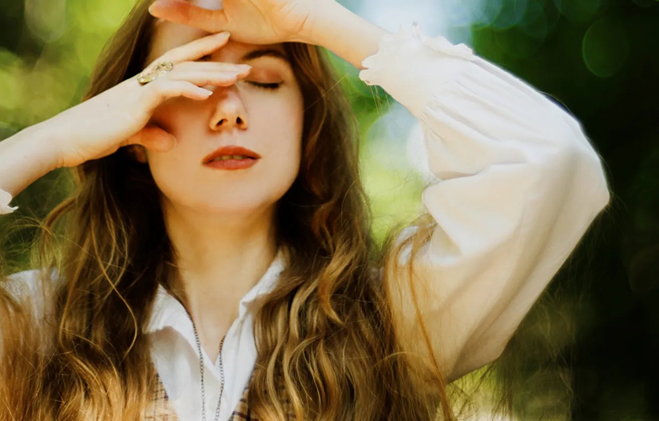 Photo wallpaper Veronica, blurred background, curly, closed eyes, Marie Dashkova