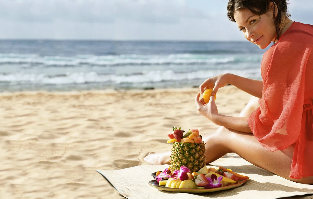 Photo wallpaper Evangeline Lilly, beach, fruit, strawberry, pineapple, Melons, Art Streiber