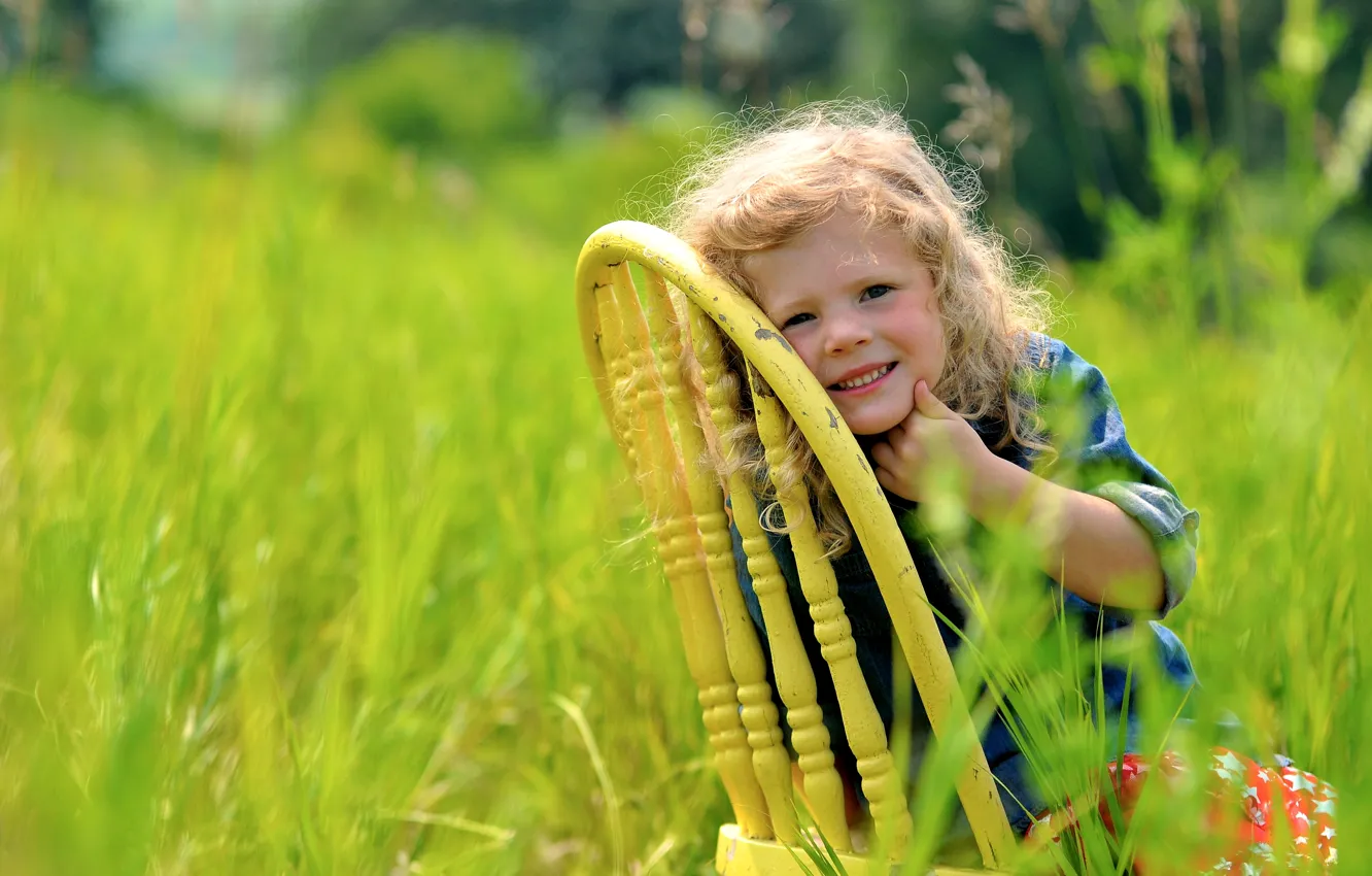 Photo wallpaper greens, grass, nature, smile, chair, girl, child