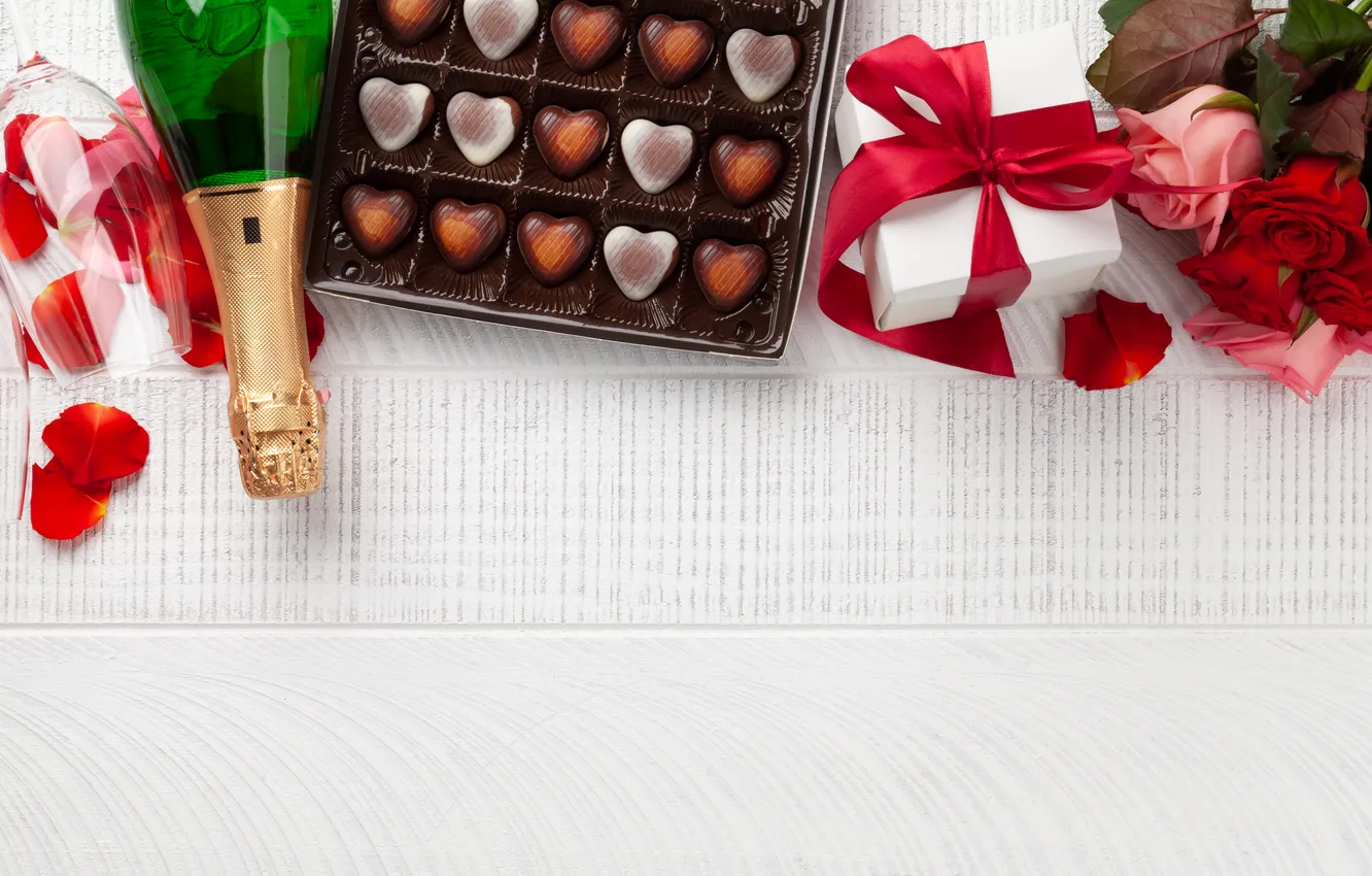 Photo wallpaper love, flowers, gift, romance, chocolate, roses, petals, love