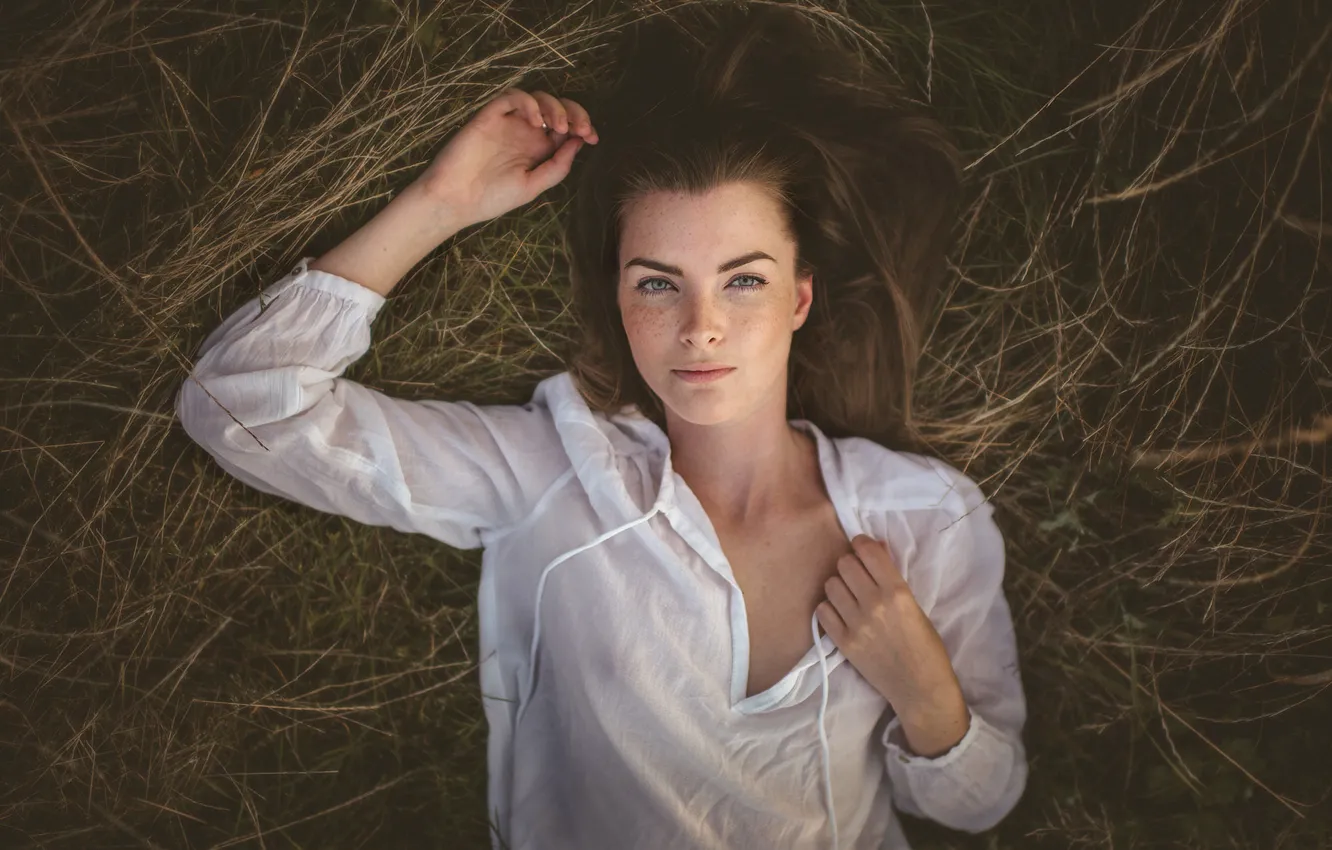 Photo wallpaper freckles, shirt, sponge, the beauty, Carlla