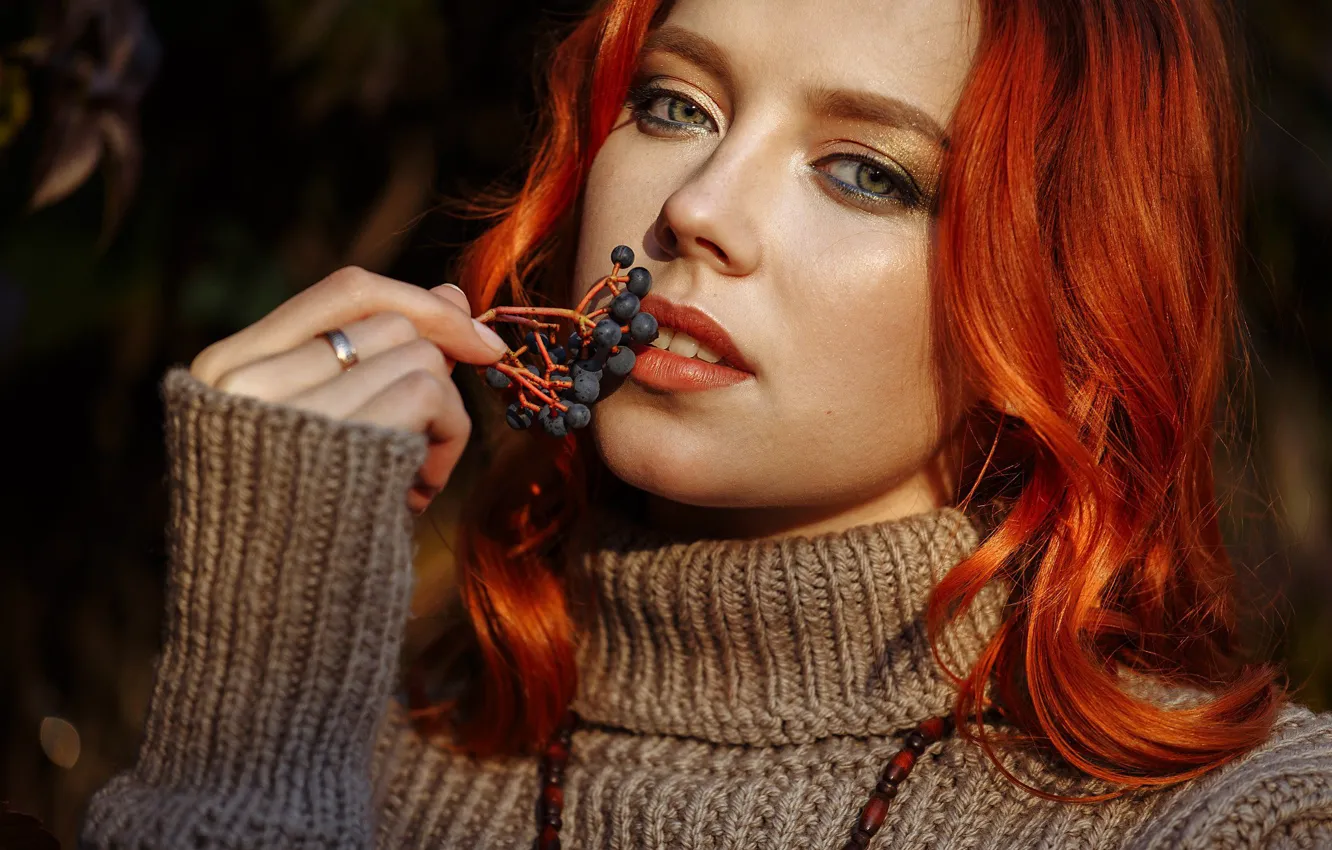 Photo wallpaper sponge, redhead, teeth, berry