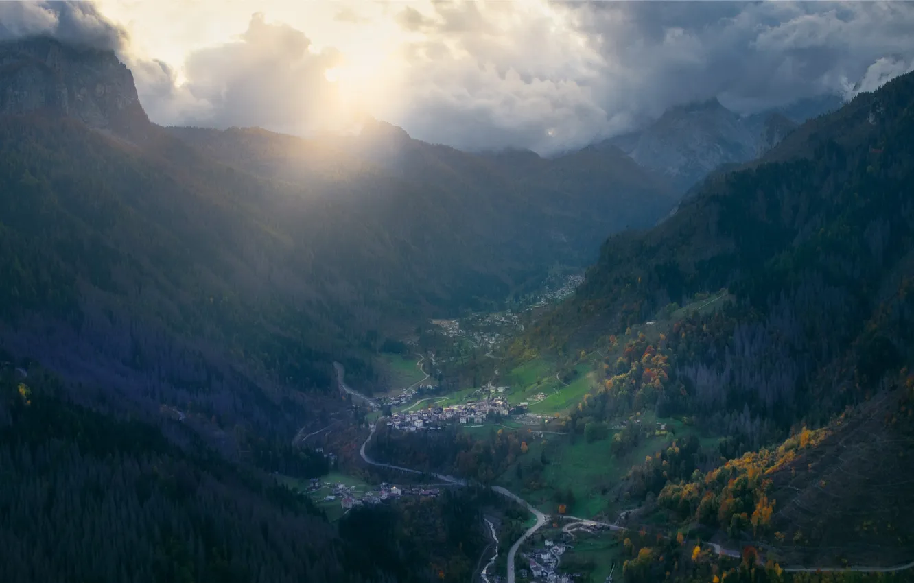 Photo wallpaper house, slope, morning, mountains, road, message, haze, dal