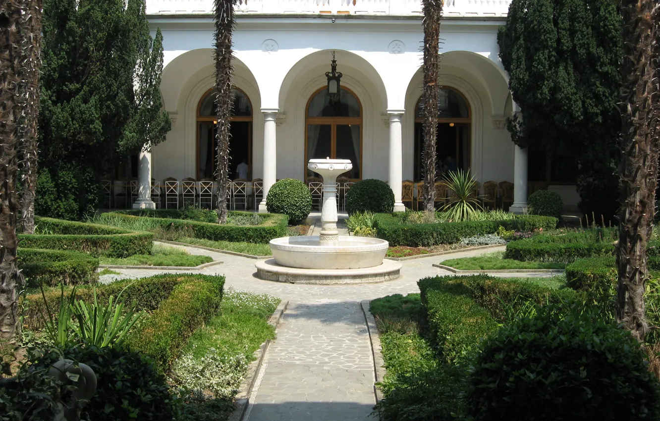 Photo wallpaper palm trees, fountain, architecture, Yalta, Livadia Palace)