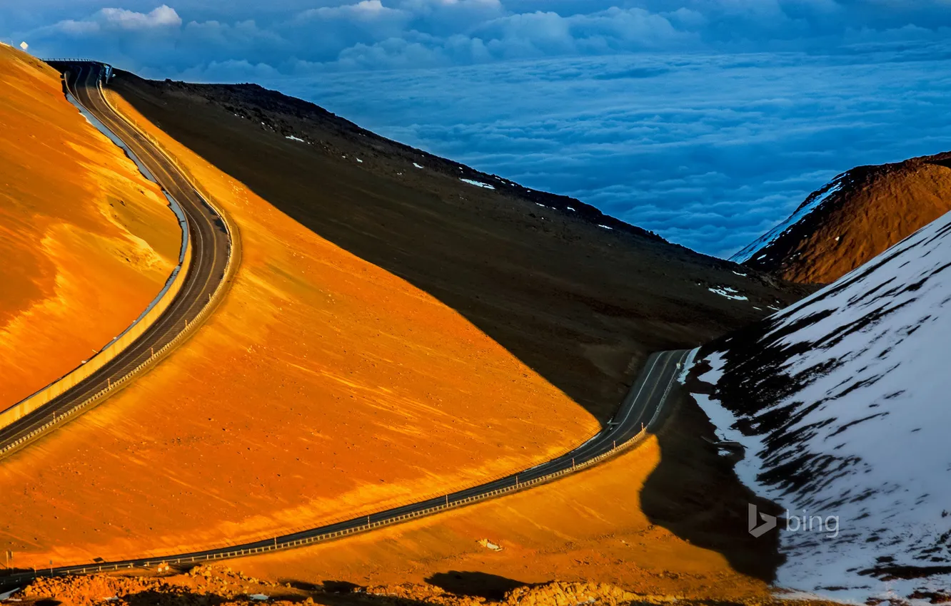Photo wallpaper clouds, mountains, paint, Hawaii, USA, Big island, the road to Mauna Kea