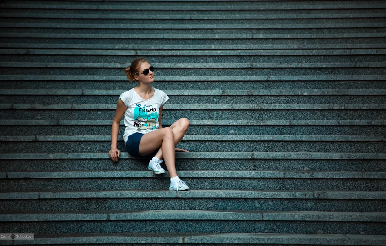 Photo wallpaper girl, shorts, sneakers, glasses, t-shirt, ladder, steps, legs