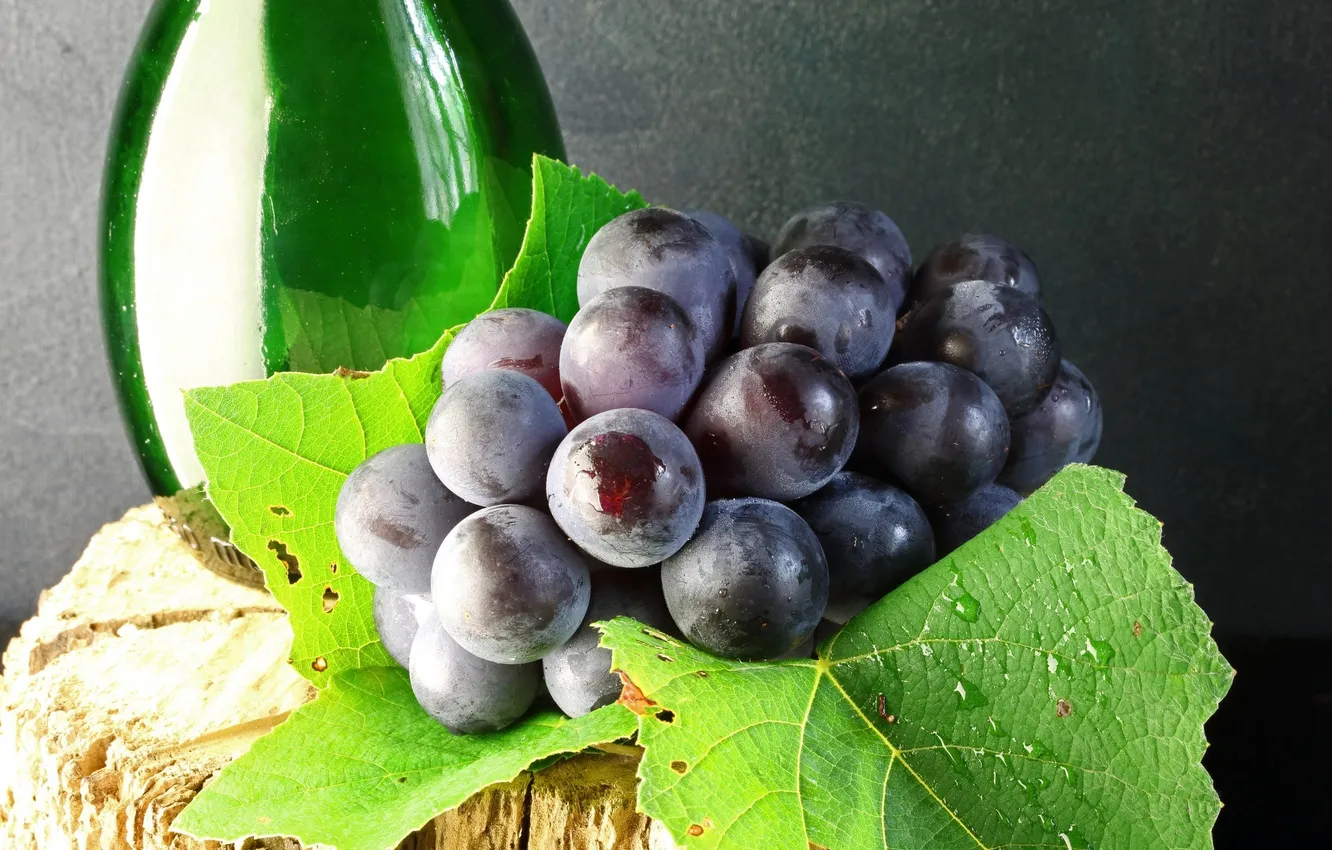 Photo wallpaper leaves, grapes, bunch