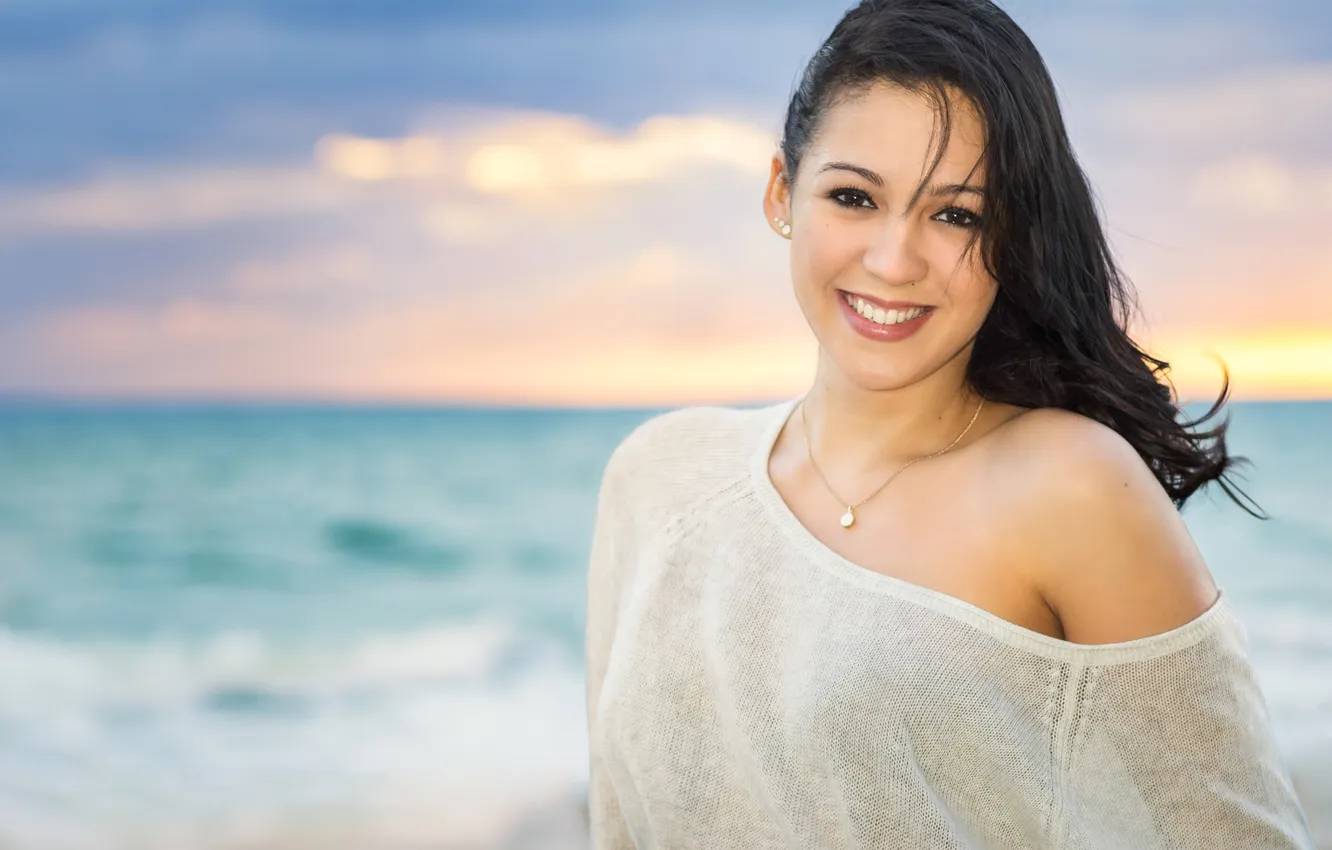 Photo wallpaper girl, face, smile, background, mood, hair