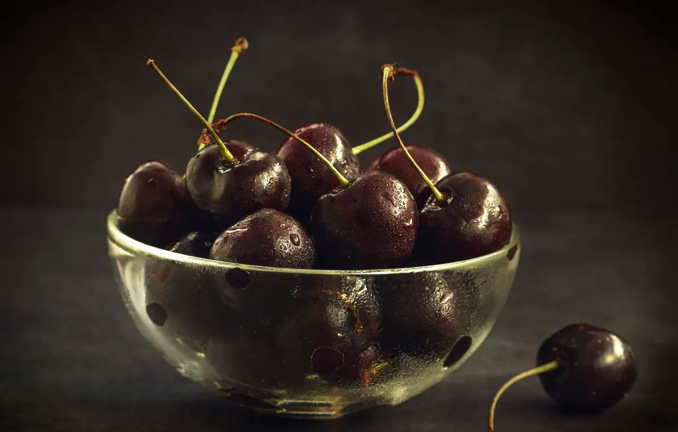 Photo wallpaper glass, drops, light, cherry, berries, the dark background, table, bowl