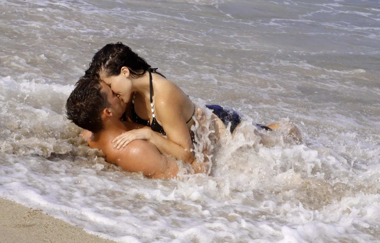 Photo wallpaper sea, love, kiss, pair, Sophia Bush, Austin Nichols
