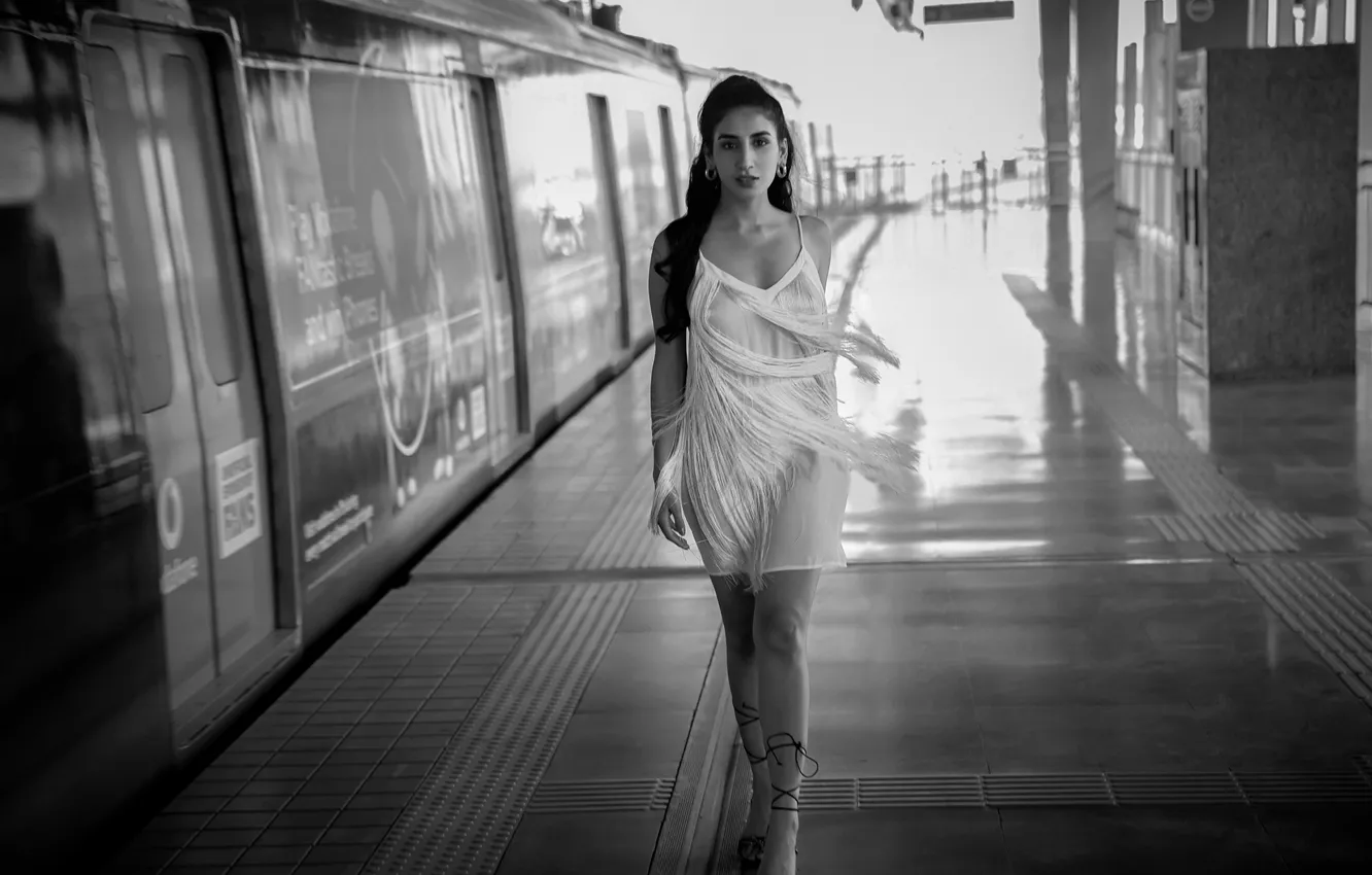 Photo wallpaper black & white, girl, hot, sexy, smile, beautiful, figure, model