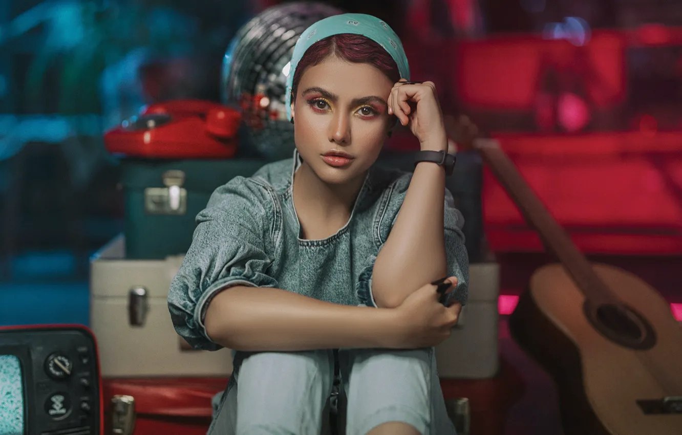 Photo wallpaper girl, guitar, phone, suitcase, Pagani Ali